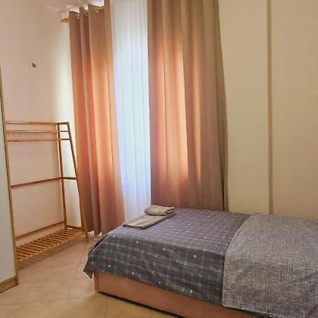Apartment New Bazaar Side Bliss 2 Bed Apt With Free Garage