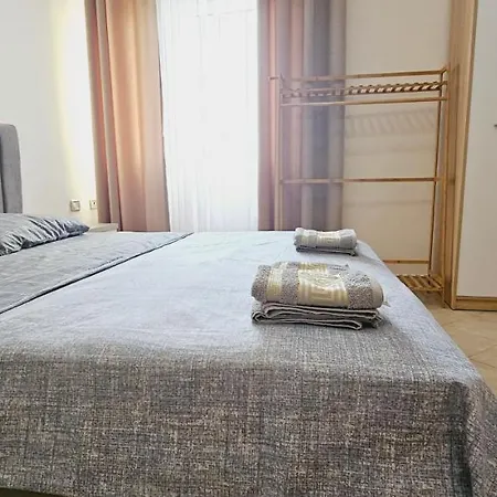 New Bazaar Side Bliss 2 Bed Apt With Free Garage *