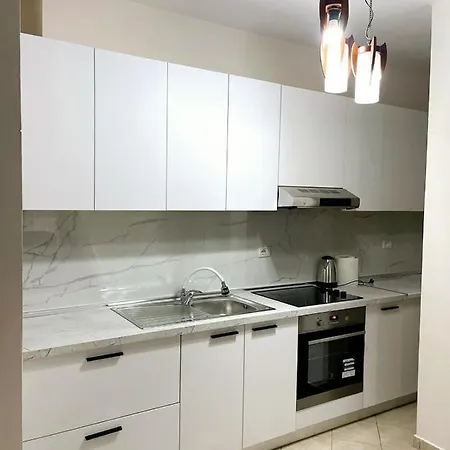 New Bazaar Side Bliss 2 Bed Apt With Free Garage *