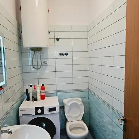 New Bazaar Side Bliss 2 Bed Apt With Free Garage Apartment