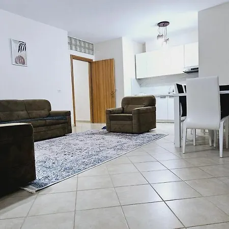 Apartment New Bazaar Side Bliss 2 Bed Apt With Free Garage
