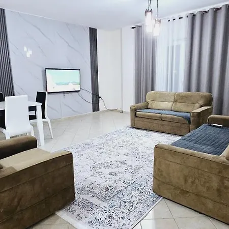 New Bazaar Side Bliss 2 Bed Apt With Free Garage